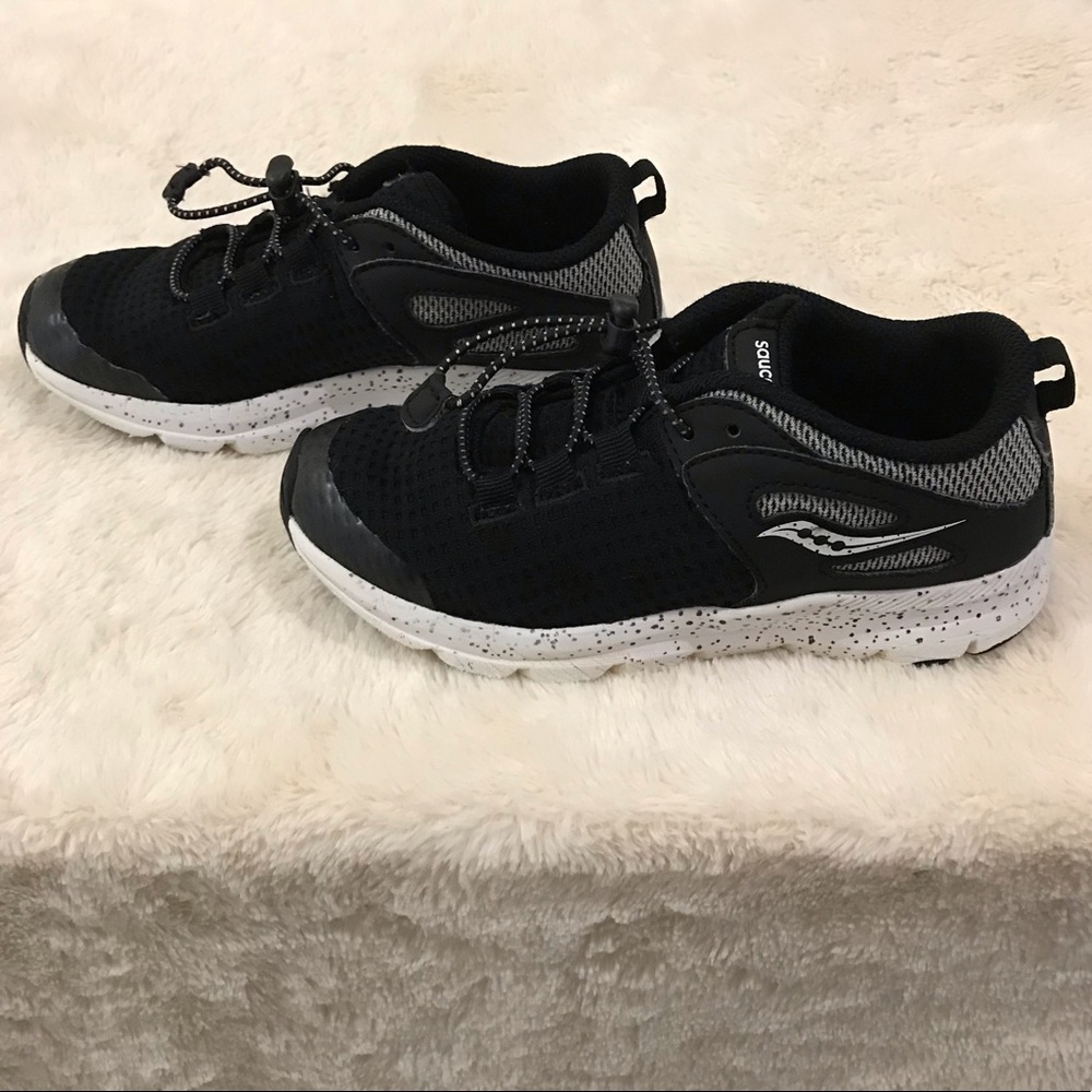 Boys no tie sneakers
